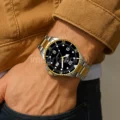 muestra real reloj negro
